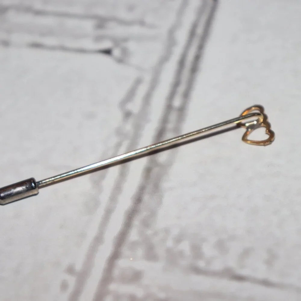 💛✨📌 VINTAGE GOLD HEART STICK PIN · 2.75
